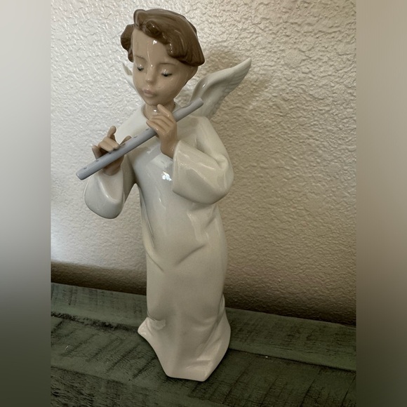 Lladro Nao Porcelain Angel with Flute - Picture 1 of 8